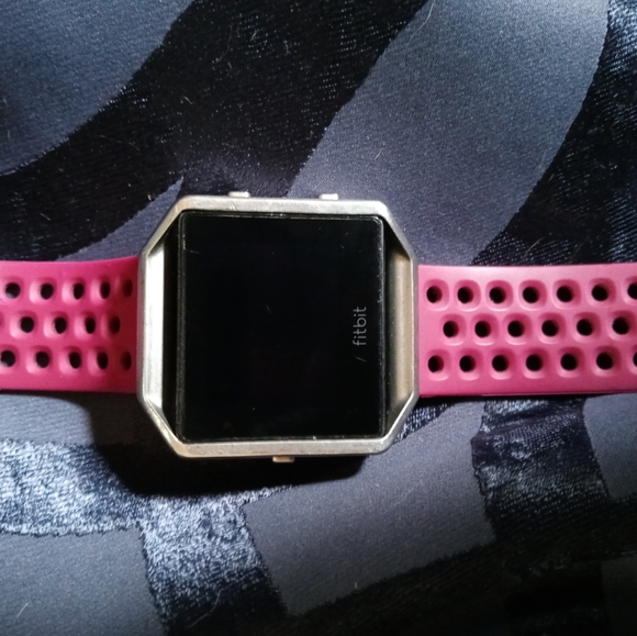Fitblaze with charger, additional adjustable bands. - Picture 3 of 4